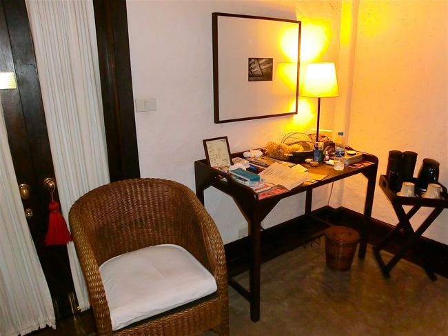 今回の部屋は狭かったな。