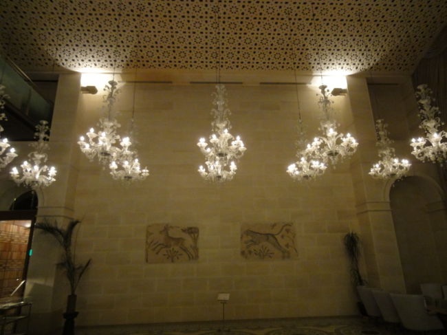 ラウンジ周辺の壁