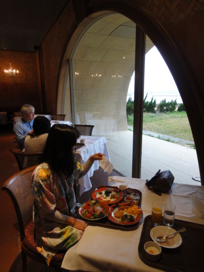 海を見ながら食べる