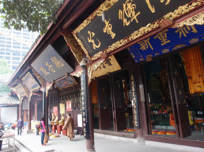 入って一番奥の観音殿です。この南側は再開発中のため、山王殿・前山門には行けません。