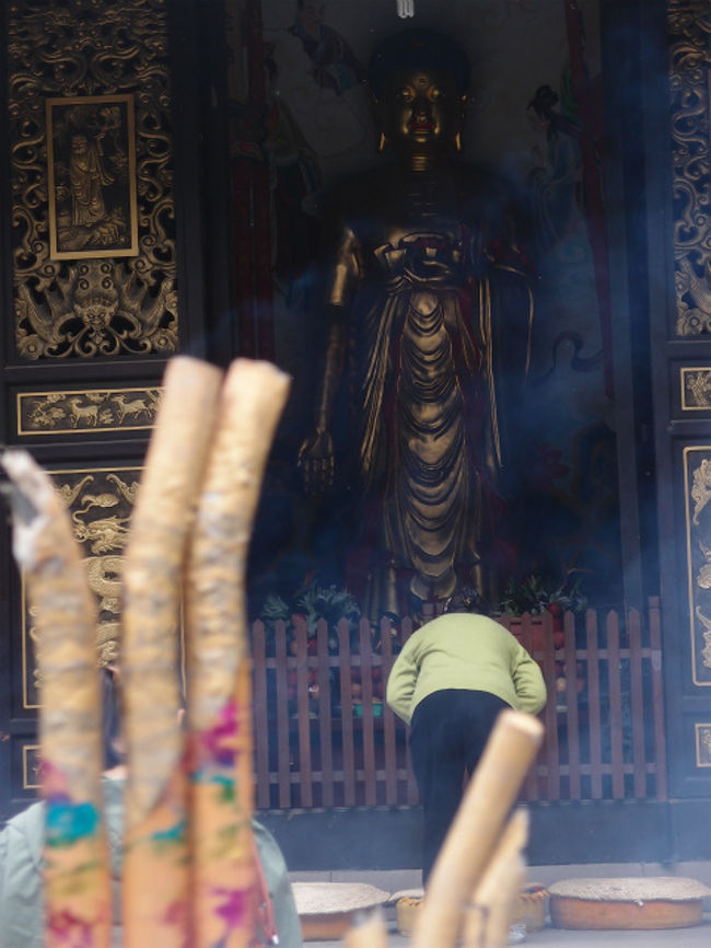 背面に祀られている阿弥陀如来です。