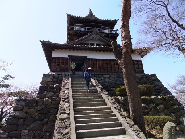現存中に天守閣のうちの一つで、日本最古のお城と言われています。柴田勝家のおい勝豊によって築城、高台にあるお城で、城自体はそれほど大きい城ではありません。