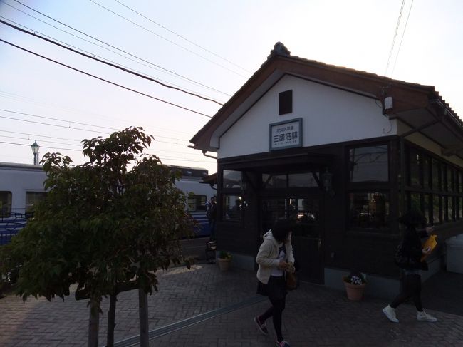 終着駅の三国港駅に到着。駅が旧字体の「驛」になっています。