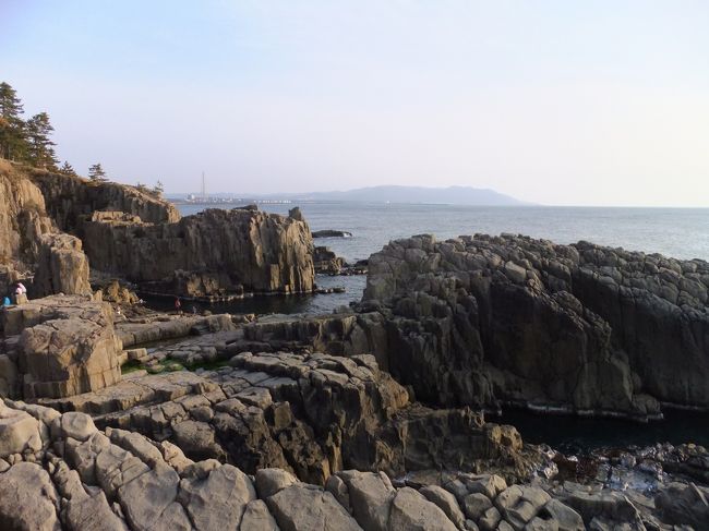 自殺の名所とまで呼ばれていますが、それ以上に足場悪いです。自殺する気がなくても、踏み外したらと思うと怖かったです。