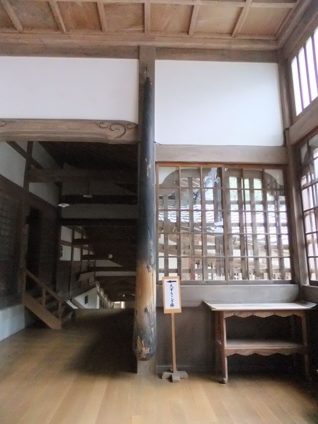 ４ｍあるおおすりこぎ棒。