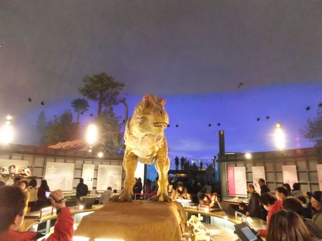 恐竜がリアルに動きます。私が子どもの頃は、ここまでリアルに動く恐竜はなかったです。。。