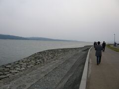 宍道湖畔を散策
