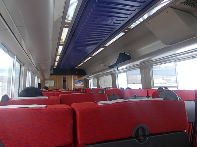 午前中和寒発の特急は上下一便ずつしかありませんが、上りと下りとでは全く混み具合が異なります。札幌に向かう上り線は、特に自由席は尋常でない位混雑していることがありますが、下りに関してはゆったりしたものです。