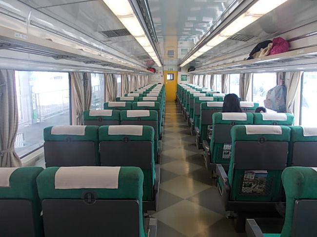 指定席車両はこんな感じです。