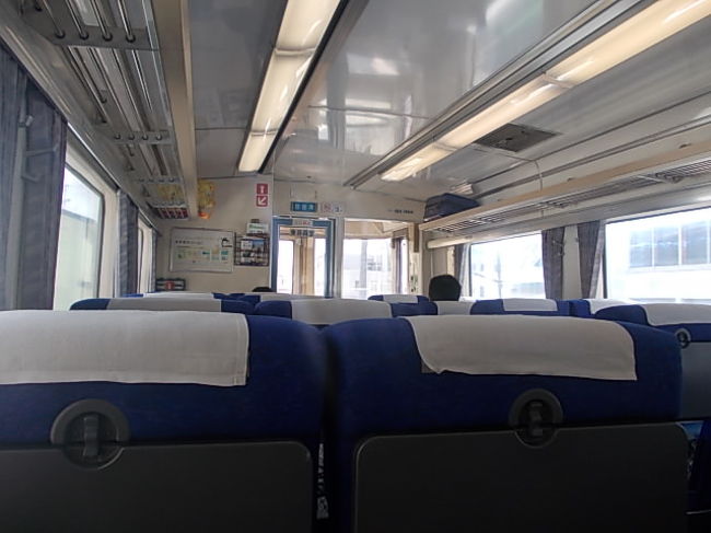 自由席車両はこんな感じ。どちらもお客さんは少なかったです。