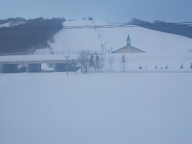 そしてこの冬何度かお世話になった、和寒東山スキー場を横目に…。