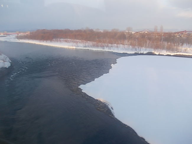 旭川の手前、比布を過ぎて暫くすると石狩川を渡ります。