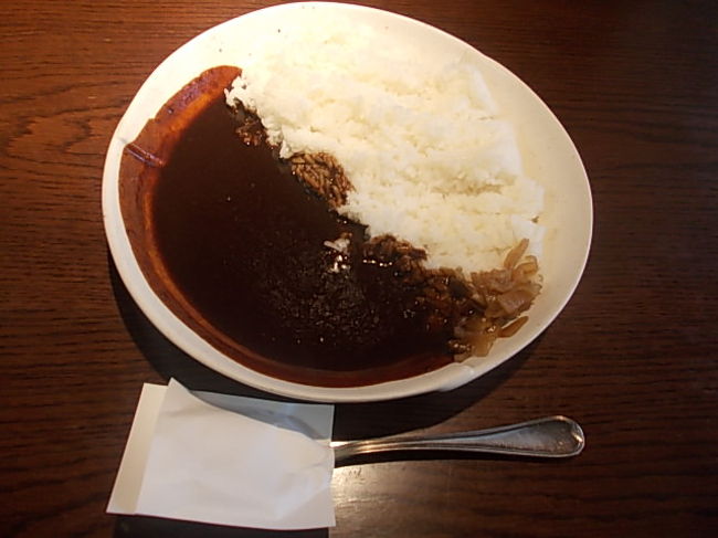 通常は居酒屋営業の某チェーン店のランチメニュー（カレー）をオーダー（580円）。さっさと食べて再び駅へと戻ります。