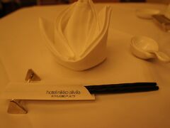 金紗々で夕飯を頂きました。
旅行会社のクーポン利用で、リーズナブルでしたが、
上品なお味で満足です。
決して豪華な食材じゃありませんでしたが、
沖縄の食材を上手に使っていました。