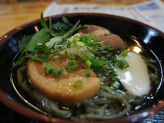 道の駅喜名番所で、美味しいそば屋さんの情報を頂いて…
すぐそばの番所亭でよもぎそばを。
美味しい！

やっぱり、地元の人の情報は確かです。