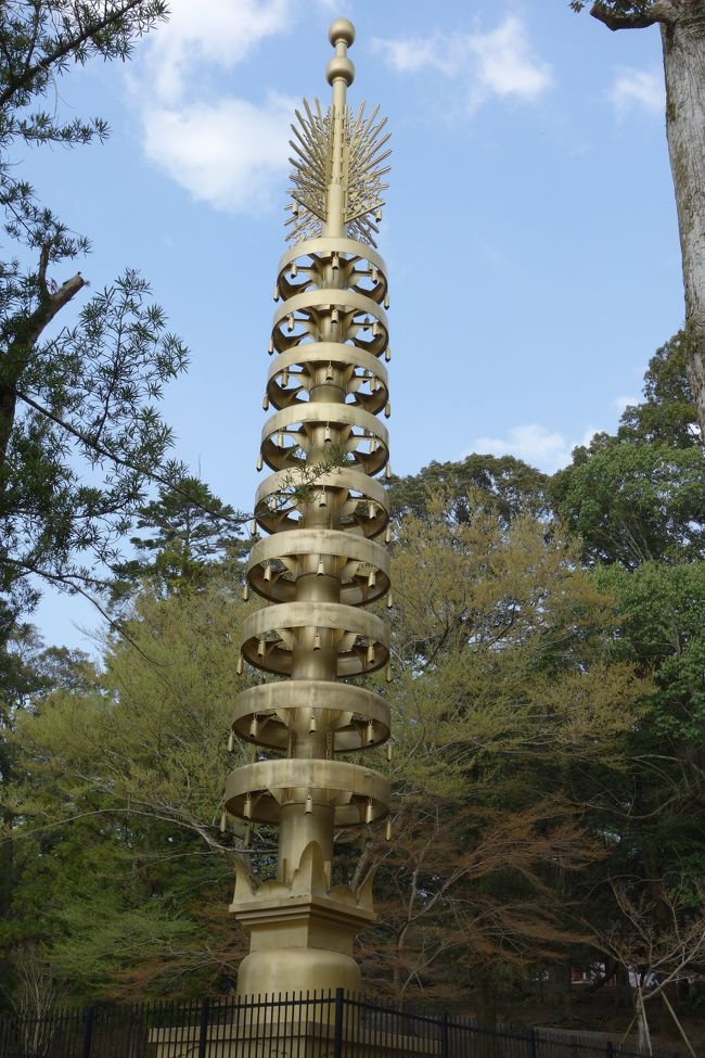 東大寺前のアショカピラー。<br /><br />下がタイムカプセルになっているとか。<br /><br />インドで見た佛跡を思い出しました。