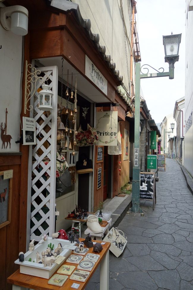 その後奈良町へ。<br /><br />もちいどの商店街の裏道。<br /><br />かわいいお店多そう。<br /><br />ただ疲れ過ぎて買い物する余裕はありませんでした。