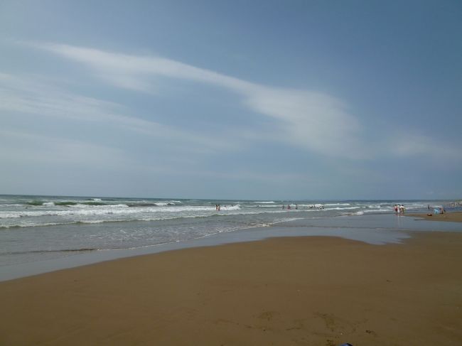 日本で唯一の車で砂浜を走れる　全長約８ｋｍの千里浜（ちりはま）なぎさドライブウェイを走りました。 <br />