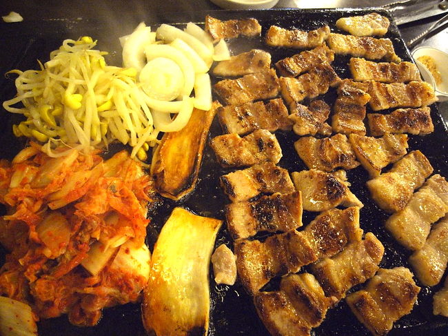 明洞は事前にお店を調べたりしなくても<br />たいてい日本語メニューがあるし<br />おいしいし、最高です。<br /><br />最後に足マッサージ18,000wをしてホテルへ。