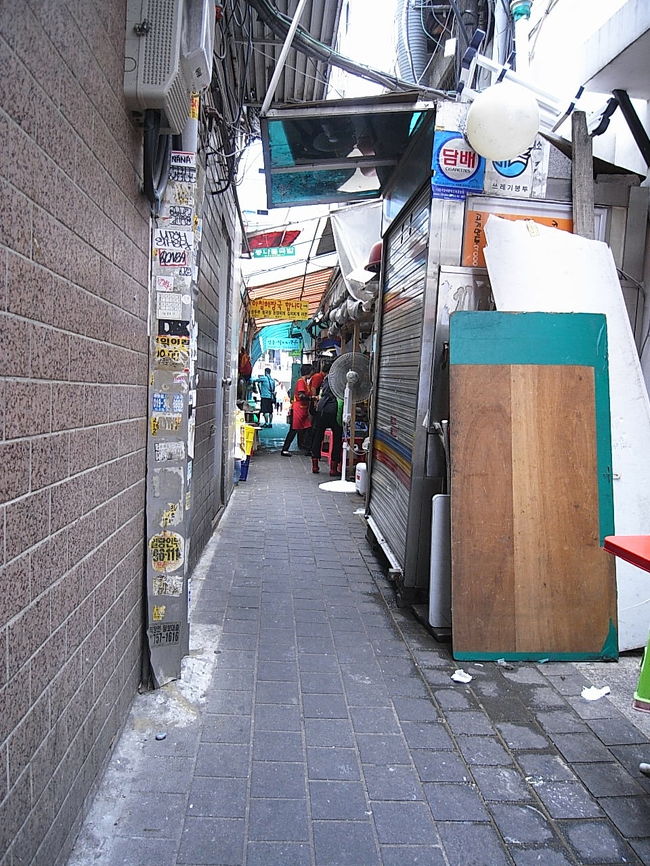 お昼は路地裏のお店でテンジャンチゲ6,000W