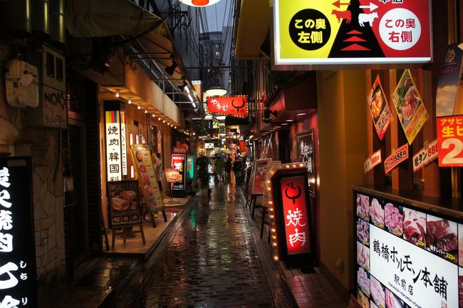 鶴橋で途中下車。焼き肉の街は、同じ通りに軒を並べて、お店の数が半端ではない。すごいですね。