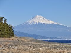 9：30頃、三保の松原着です。海岸線を歩き富士山の写真を撮ります。いい天気です