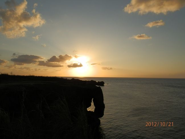 万座毛は隆起サンゴの大地です。