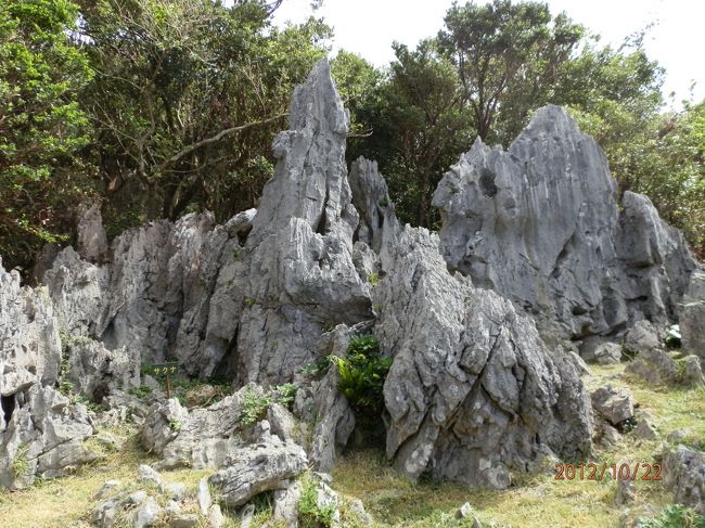 切り立った岩がいっぱい。