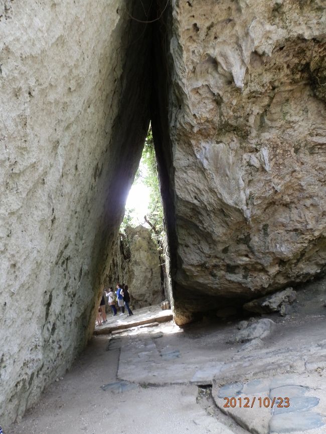 琉球王国最高の聖地です。<br /><br />では、通ってみます。<br />ドキドキ。