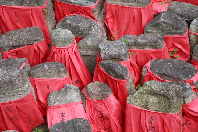 かわいいお地蔵さんたちです。