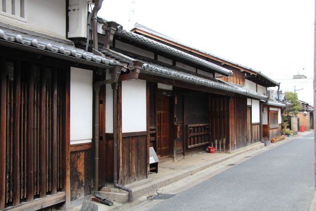 「ならまち格子の家」の向かいにある藤岡家住宅。