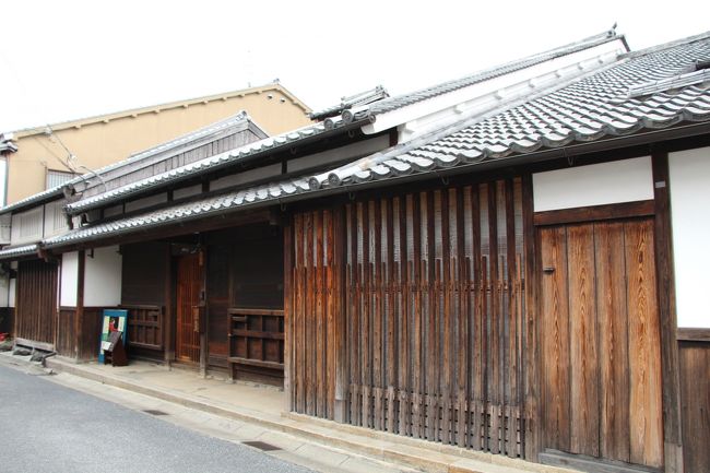 藤岡家住宅は、約３００年前の建物と推定され、「ならまち」の古い商家の典型と言われています。<br /><br />１９８８年に解体修理が行われ、現在、国の重要文化財に指定されています。
