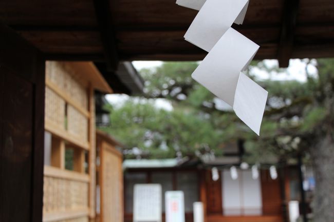 薬師堂町の角にある御霊神社。