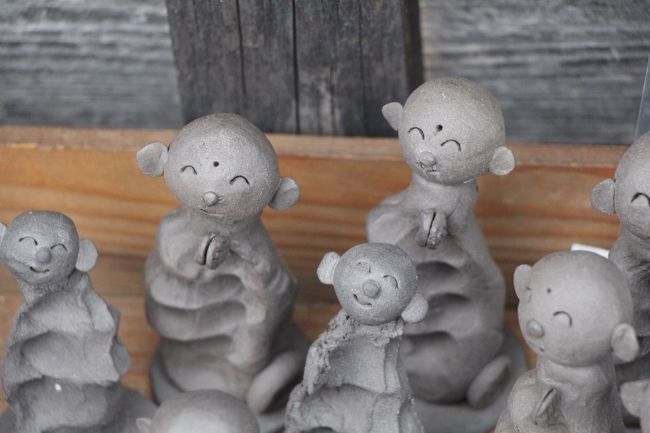 公納堂町のお土産屋さんで見つけた握り仏。<br /><br />なかなか愛嬌のある顔をしています。