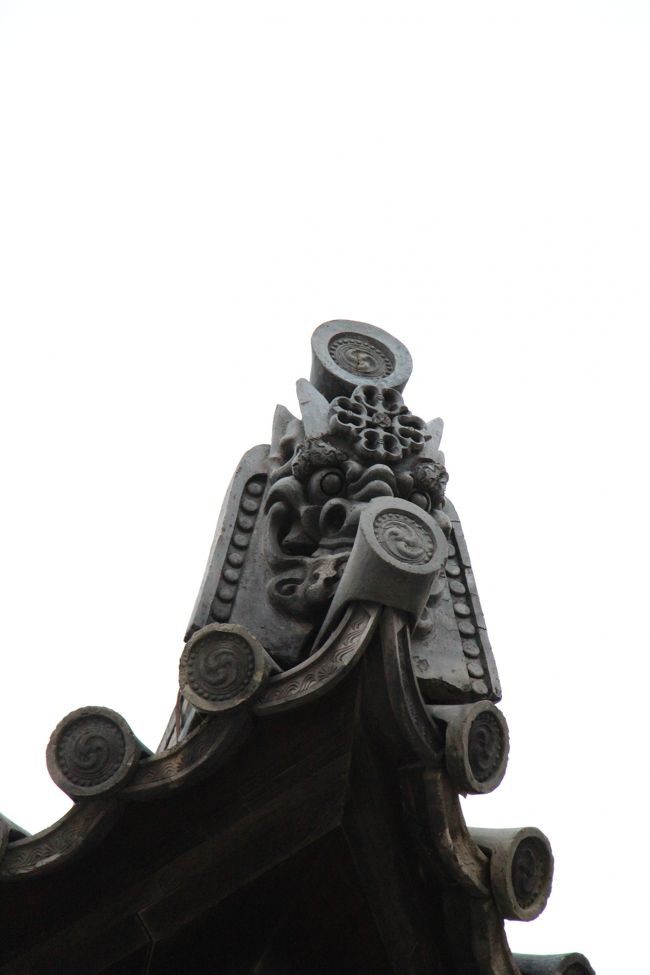 東金堂の鬼瓦。