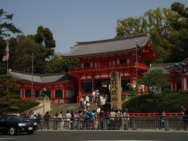 てくてく歩いて<br /><br />八坂神社へ。