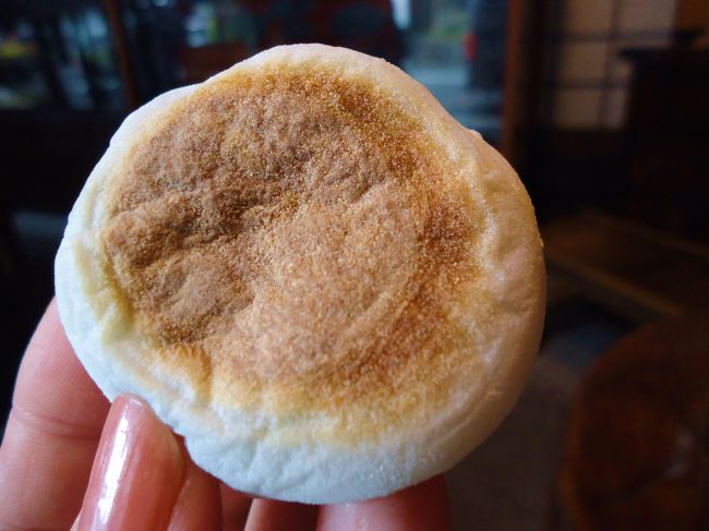 神馬堂のやきも￥120<br /><br />午前中で売り切れることもあると<br /><br />書いてあったので<br /><br />今日はここからスタートしました。<br />