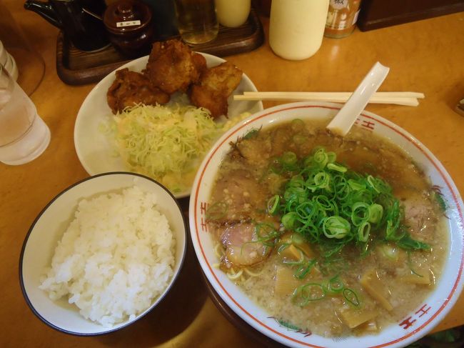 朝ごはん食べてなかったので<br /><br />わらび餅行く前に腹ごしらえ<br /><br />（＠＾▽＾＠）<br /><br />唐揚げセット　￥850<br /><br />ラーメン美味しかった〜!!<br /><br />ラーメン屋を出てわらび餅の店に<br /><br />行こうとしたら偶然友達と遭遇！