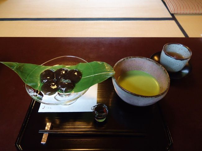 わらび餅です(*´∀｀*)<br /><br />美味しい〜!!<br /><br />わらび餅が１５分かかっても<br /><br />待ったかいあります！