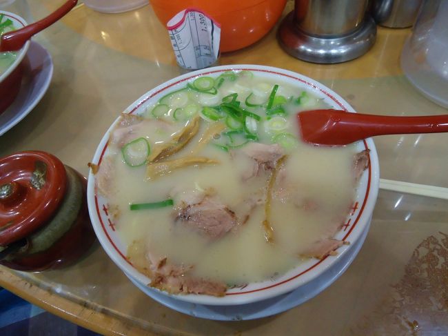 本当は唐揚げ定食食べたかったけど<br /><br />この日揚げ物の機会が故障で<br /><br />唐揚げ食べれず･･･<br /><br />ラーメンのみでした〜o(TヘTo)