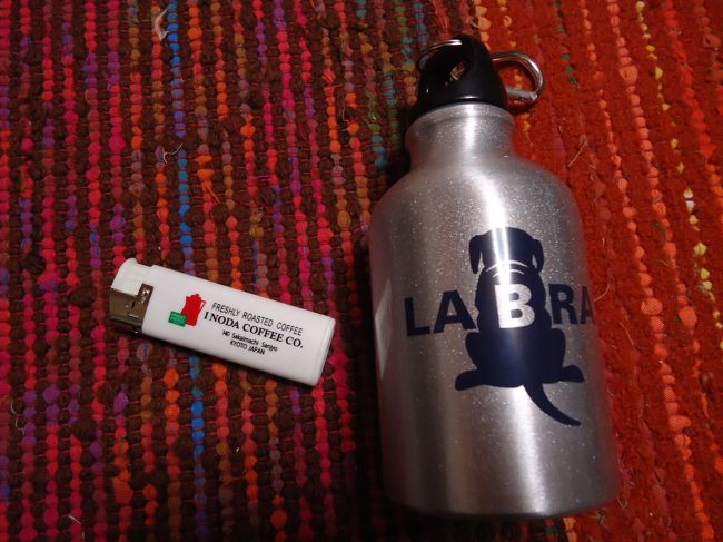 イノダコーヒー店にて<br /><br />ライター　￥130<br /><br />自分用とお土産用と２個購入。<br /><br />後コーヒーを持ち歩く時便利なサイズだったので<br /><br />こちらは自分用　￥1500