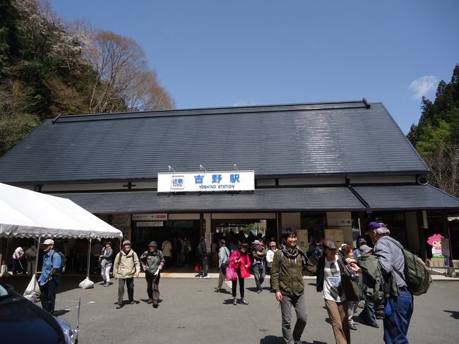 京都から奈良の吉野へやっと<br /><br />到着〜！片道運賃￥1200<br /><br />駅からバスがあったのでバスで<br /><br />中の千本近くまで行くことにしました。<br /><br />片道￥350