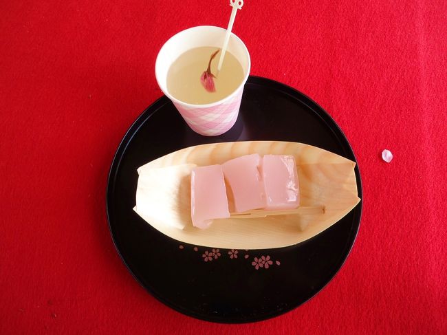 <br />桜葛湯と葛桜　￥400