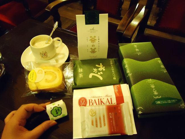 吉野から京都駅到着し京都駅で<br /><br />お土産を買っておきました。<br /><br />明日夜行バスで京都出発まで予定がどうなるか<br /><br />分からないので。<br /><br />今回は茶の菓をメインで(´∀｀)<br /><br />後は一人用の八つ橋と自分のおやつ。