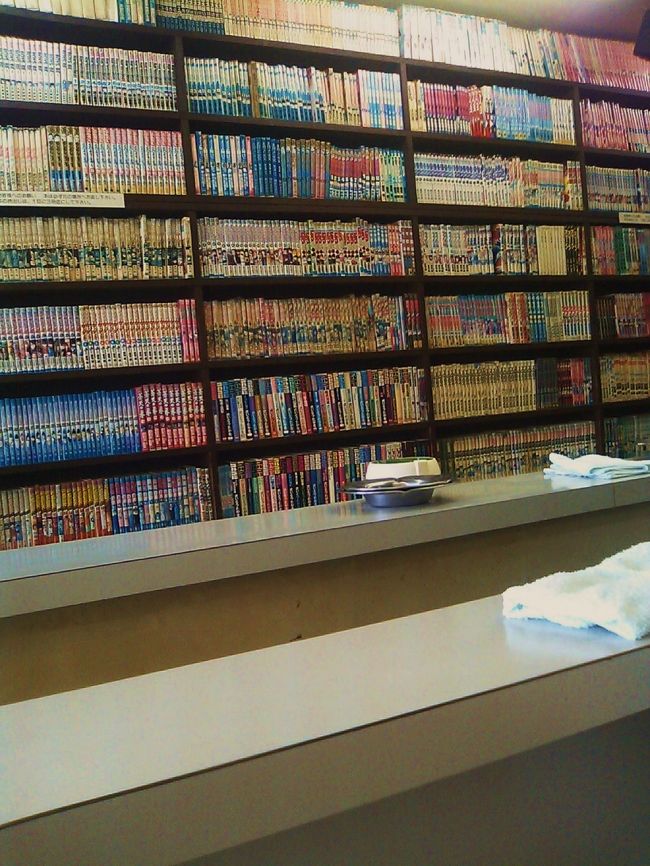 日曜日は大阪行こうか迷って<br /><br />結局この日はノープランで過ごすことに。<br /><br />近くにマンガ食堂があったのでそこへ。