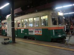 19時、広電で広島駅に到着。
新幹線が発車するまであと1時間。