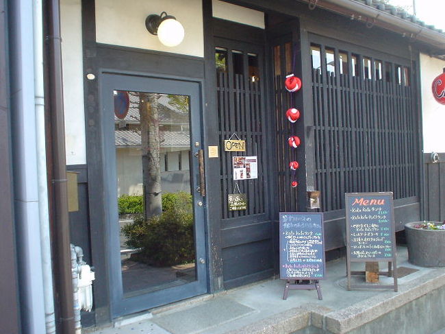 「ならまち」の古民家風レストランで食事<br /><br />ここの接客態度GOOD！<br />コーヒーの説明をマスターが詳しく説明してくれ、帰りは入り口までスタッフがお見送りしてくれました〜♪<br /><br />『大変お待たせして申し訳ございませんでした〜』<br /><br /><br /><br />いいね〜♪