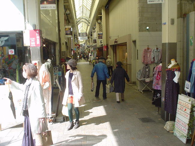 「ならまち」のアーケード街を散策<br /><br /><br />狭いけど、なんだか楽しい〜♪<br /><br /><br />いろんな発見、あるかも〜♪