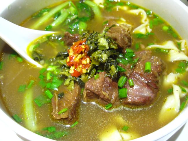 地下鉄に乗ってやってきました、吉亨麺館！<br /><br />○　吉亨麺館<br /><br />お目当ては牛肉麺と