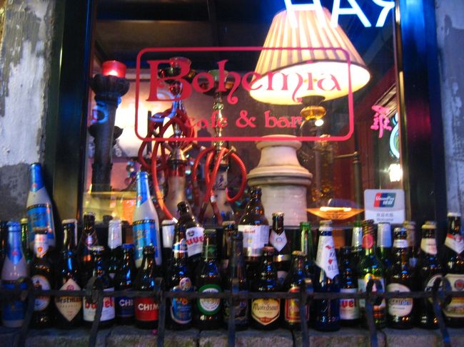 いつも使っていたコンデジがブータンで壊れてしまったので昔使っていたデジカメを使ったのですが、手ぶれ防止機能がついていないのでブレブレです。